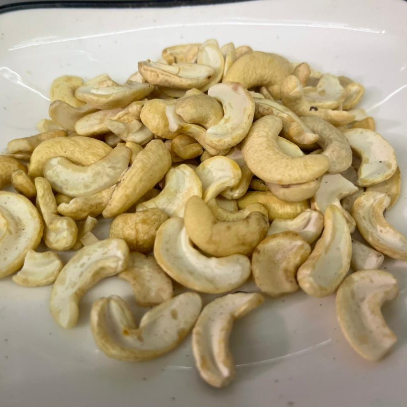 مكسرات نيء