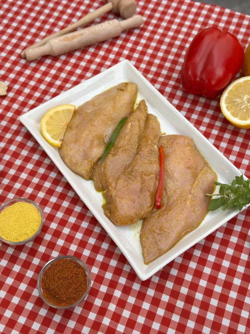 شرحات دجاج مشرحة لسيزر سالاد