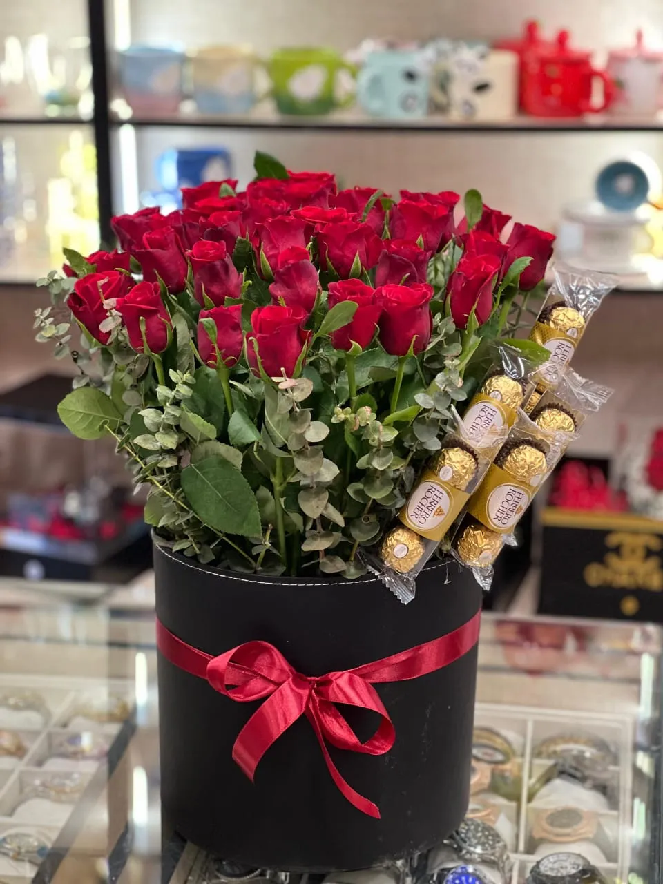 بوكس روز احمر 🌹 مع شوكلا  فريرو 🍫