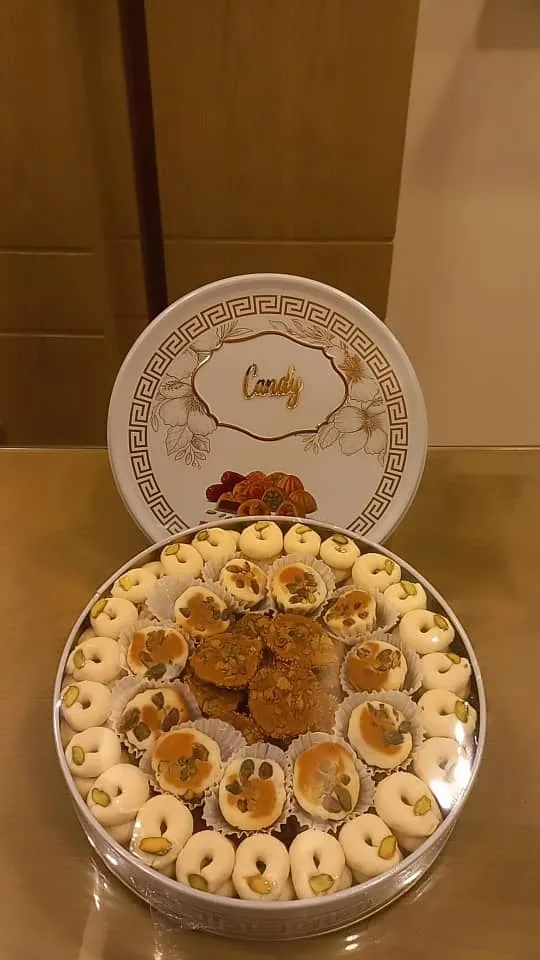 علبة نواشف غريبية و برازق و عجوة