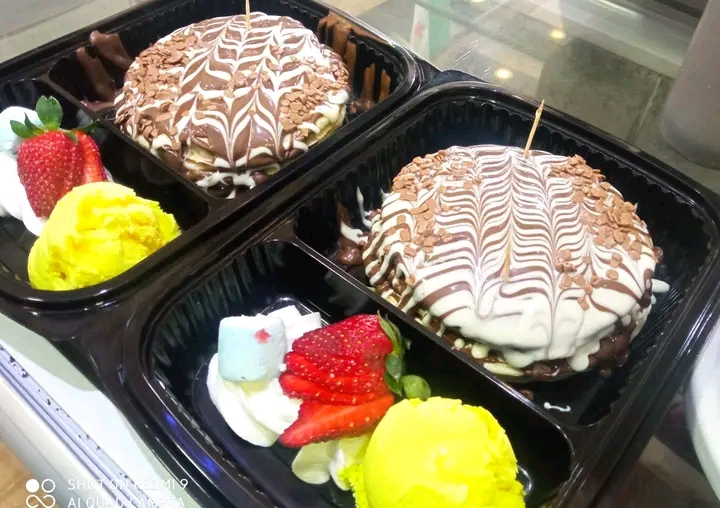 بان كيك مع آيس كريم