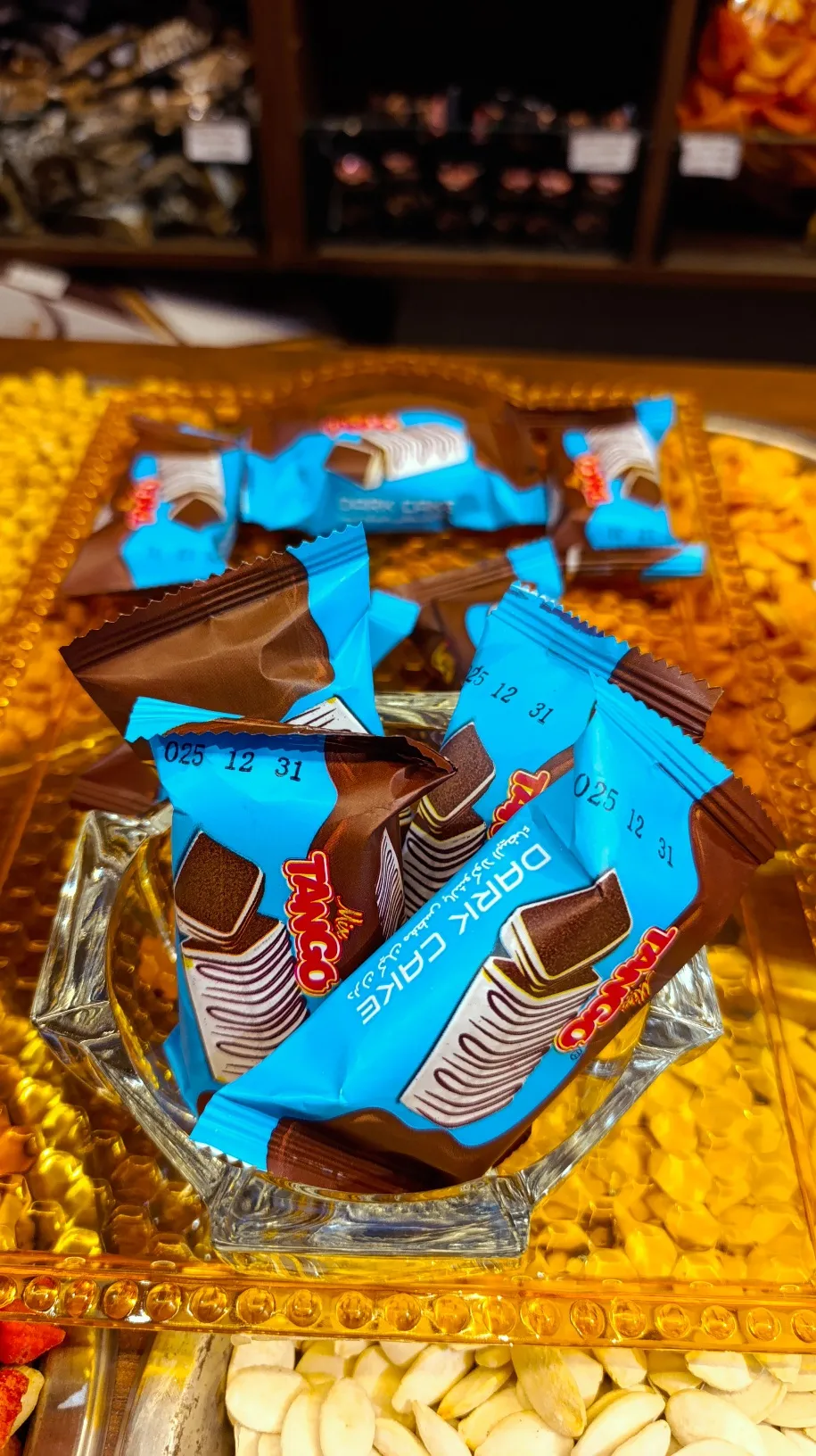 كيك تانغو دارك مغطس بشوكولا الحليب