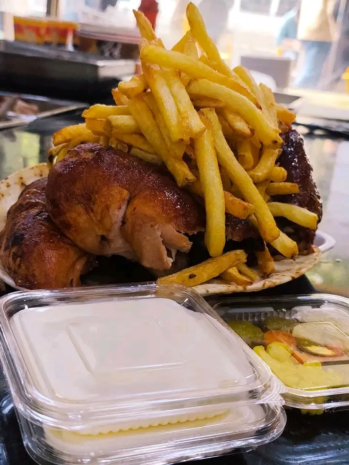 فروج مشوي عالسيخ