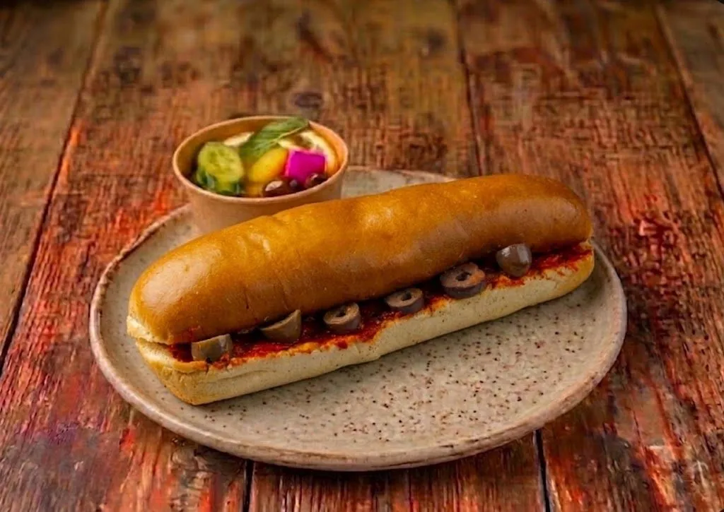 محمرة مع زيتون