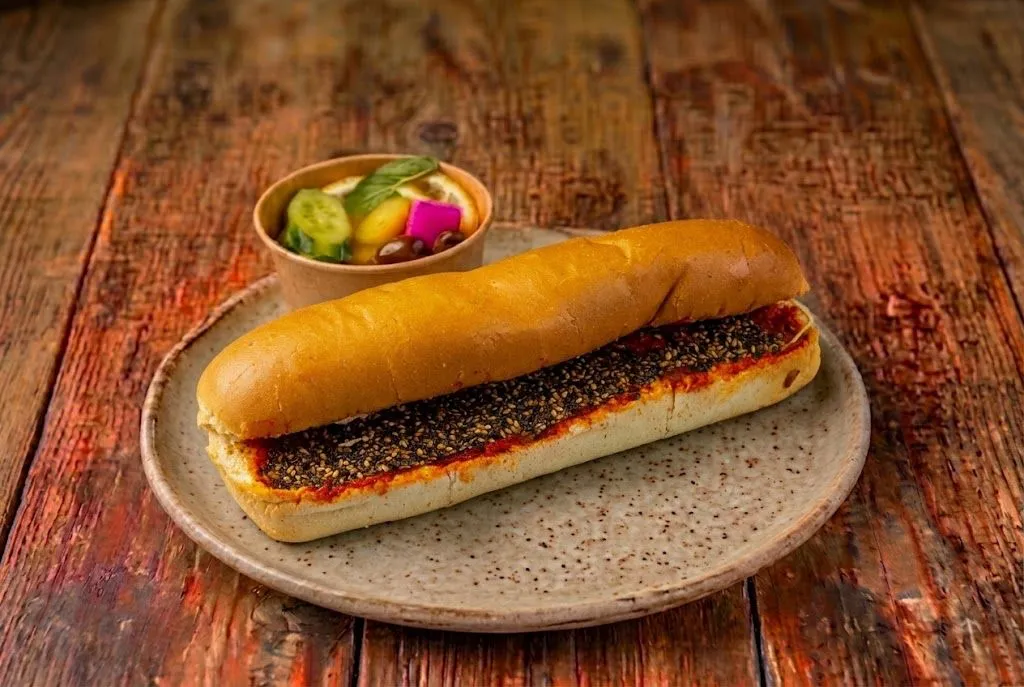 محمرة مع زعتر