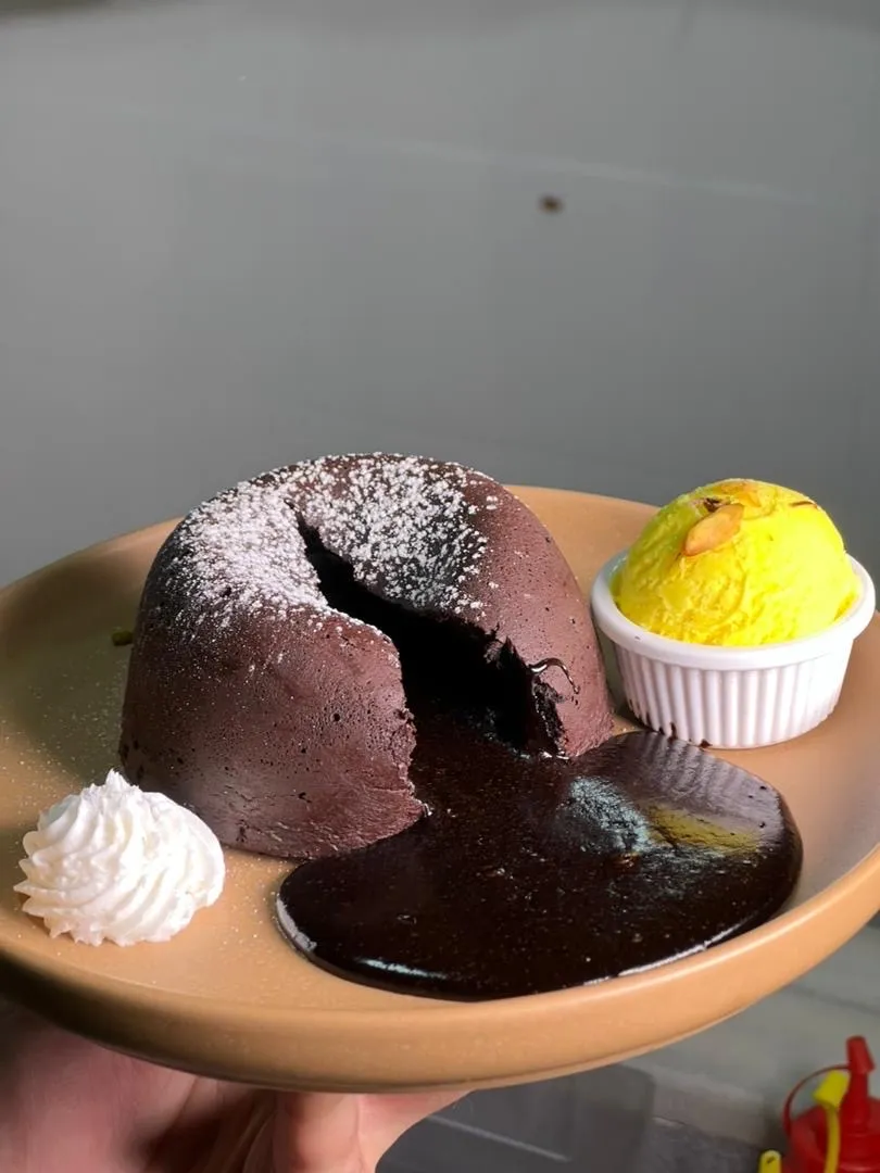 مولتن لاڤا (فوندون) - Molten Lava (fondant)