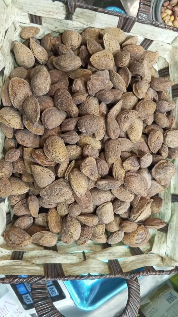 لوز بقشره