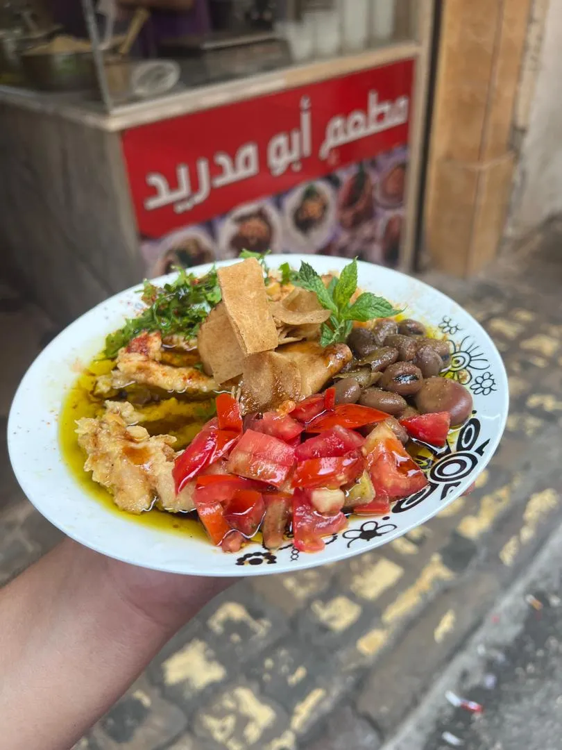 فول مدمس بالخضرة
