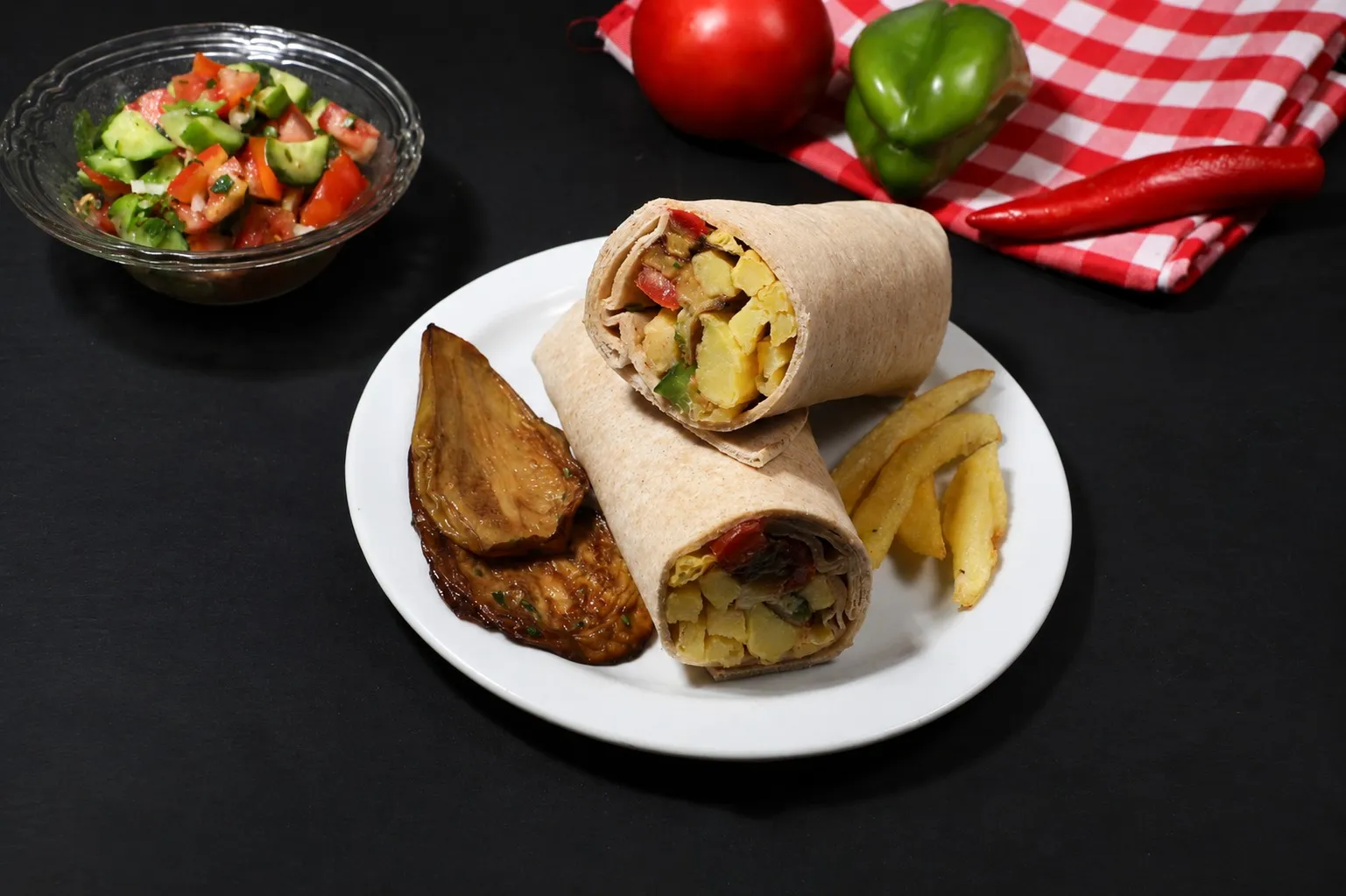 سندويشة باذنجان +بطاطا +سلطه