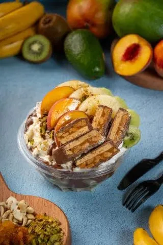 سلطة فاكه سنيكرز