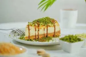 تشيز كيك بستاشيو وشوكولا دبي