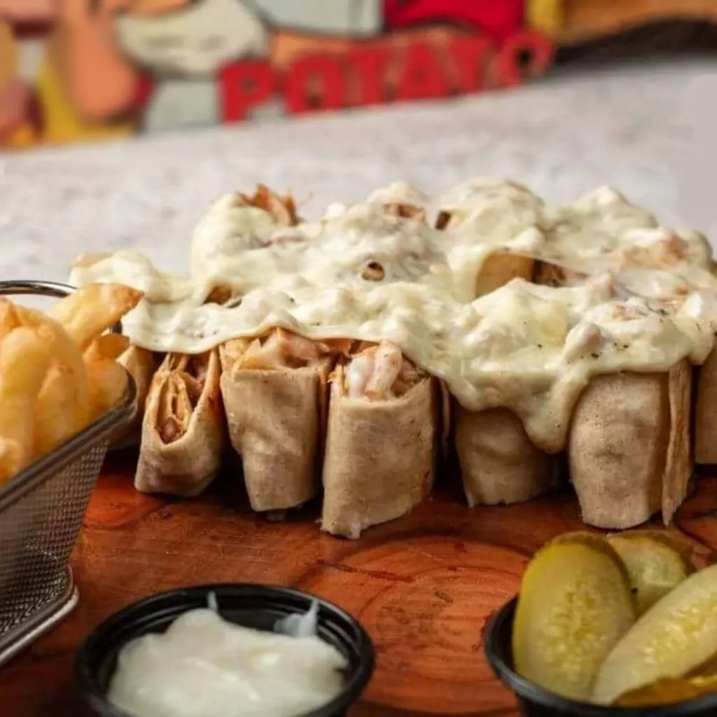 وجبة شاورما عربي مع قشقوان