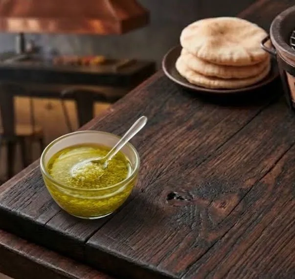 ثوم مدقوق بالزيت ( ثومية )