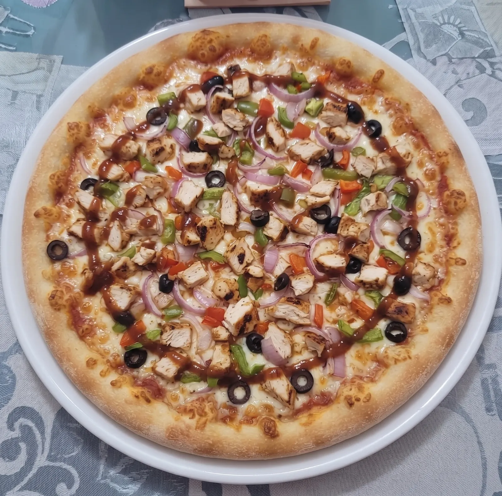 بيتزا دجاج كبيرة